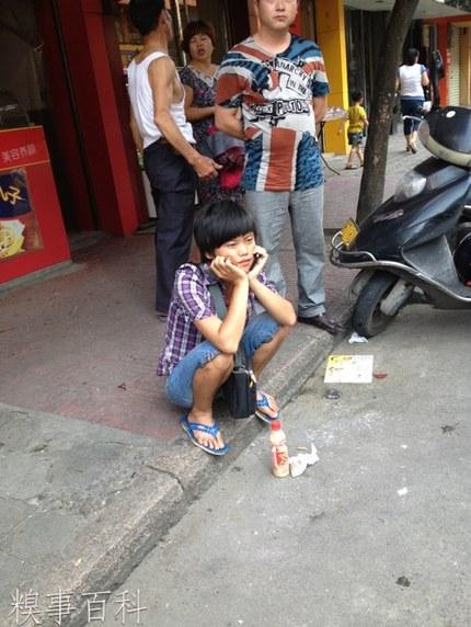 一个十三岁苹果弄个破女生5故意撞上你_搞笑被蛇到是女孩梦咬怀孕图片