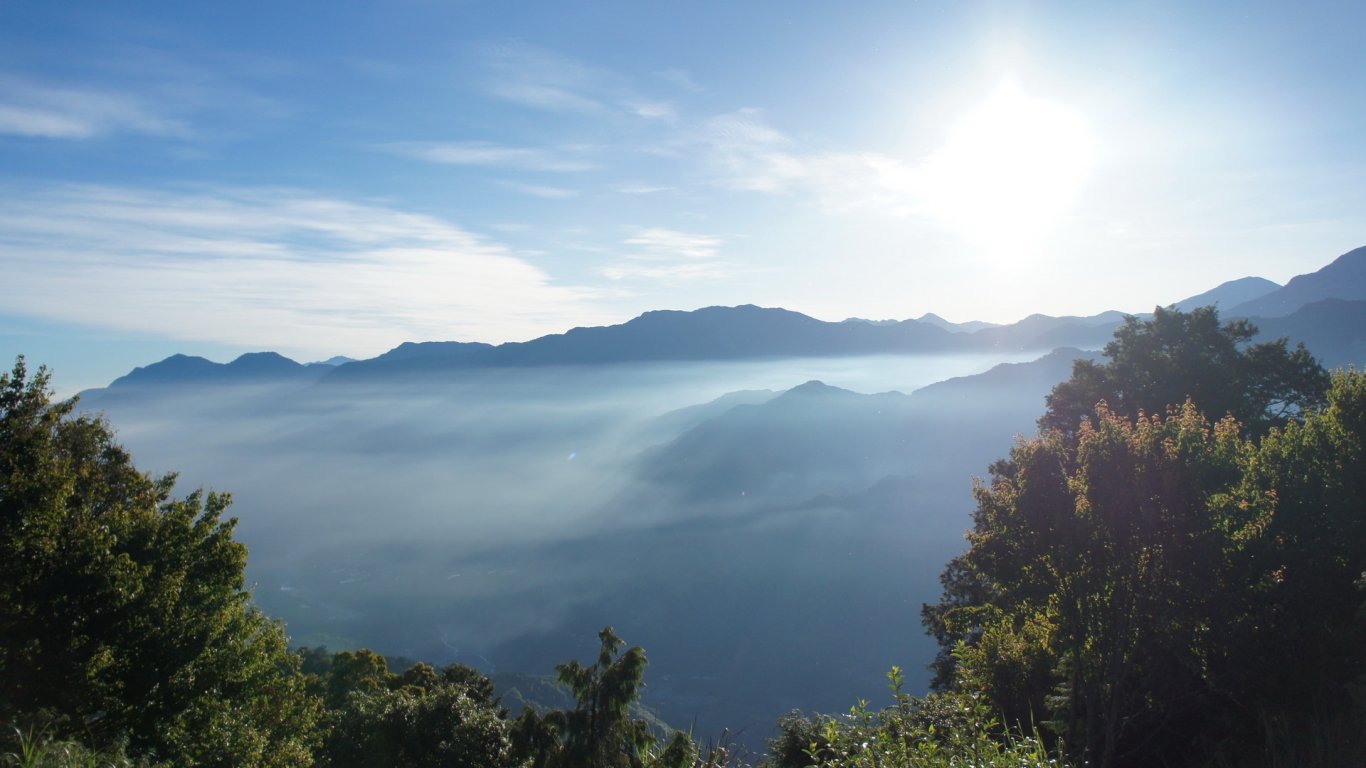 广西这处鲜为人知的山水，被誉为中国下龙湾，你看山峰形似什么？_龙湖